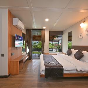 King Room Lake View